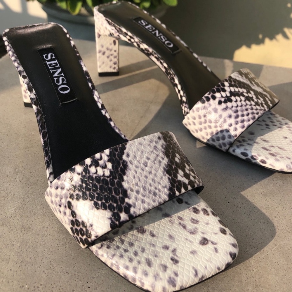 Senso Leather snake print sandals NIB
